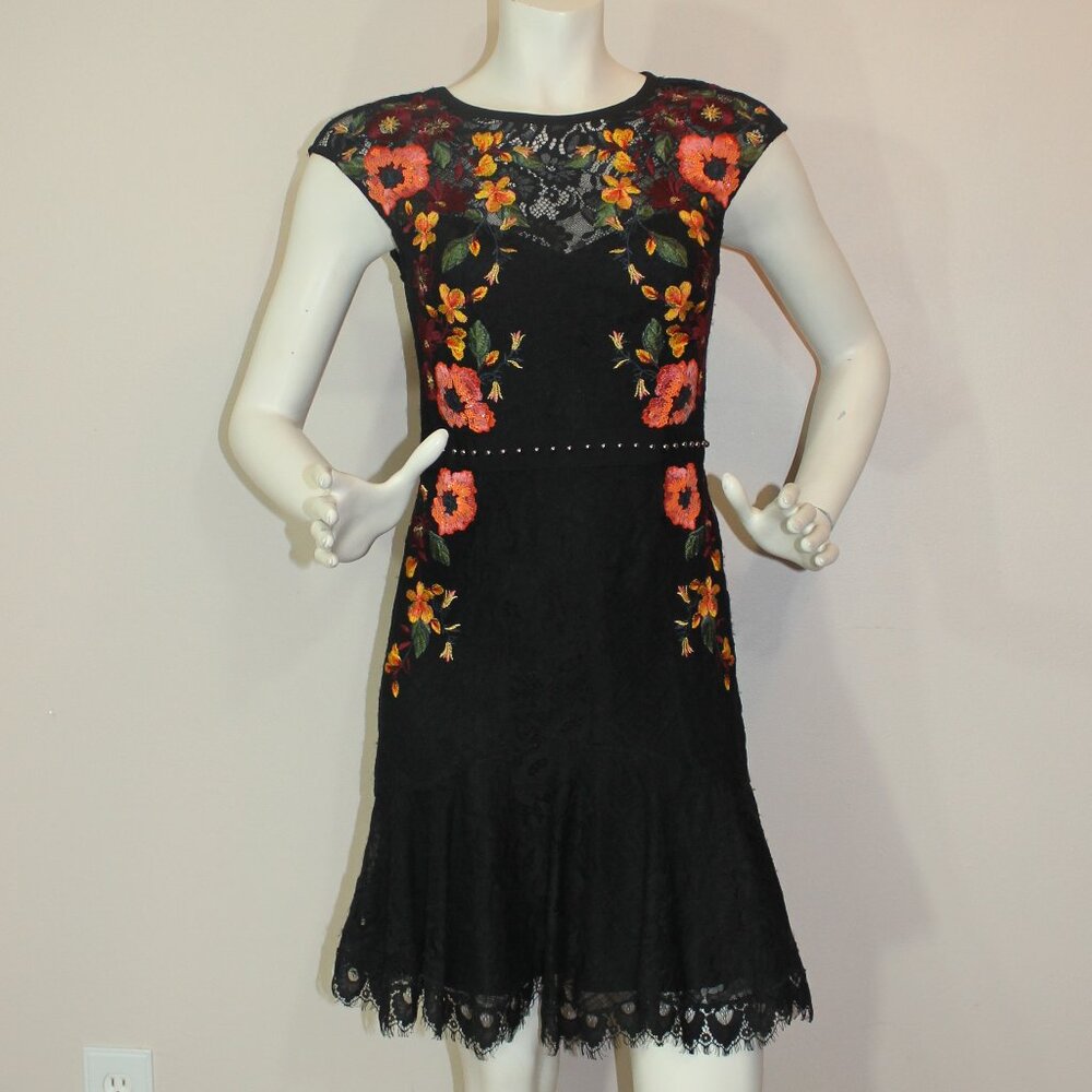 KAREN MILLEN BLACK EMBROIDERED LACE DRESS WITH STUD DETAIL – SIZE 6